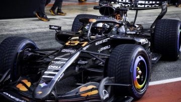 Oscar Piastri fires early 2026 title warning after late McLaren collapse