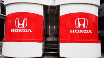 Honda make noisy F1 return as Valtteri Bottas strips to his underpants for New Year - RacingNews365 Review